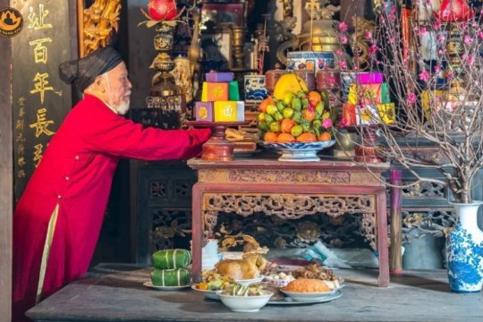 Nên lau dọn bàn thờ vào ngày nào, dùng nước gì để không phạm cấm kỵ